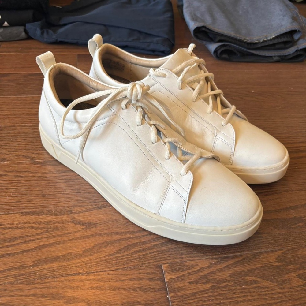 Vionic Men's White and Cream
Trainers